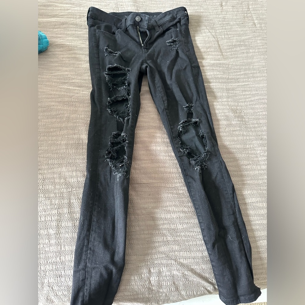 Size 6 American Eagle black ripped/distressed stretch jean jeggings.